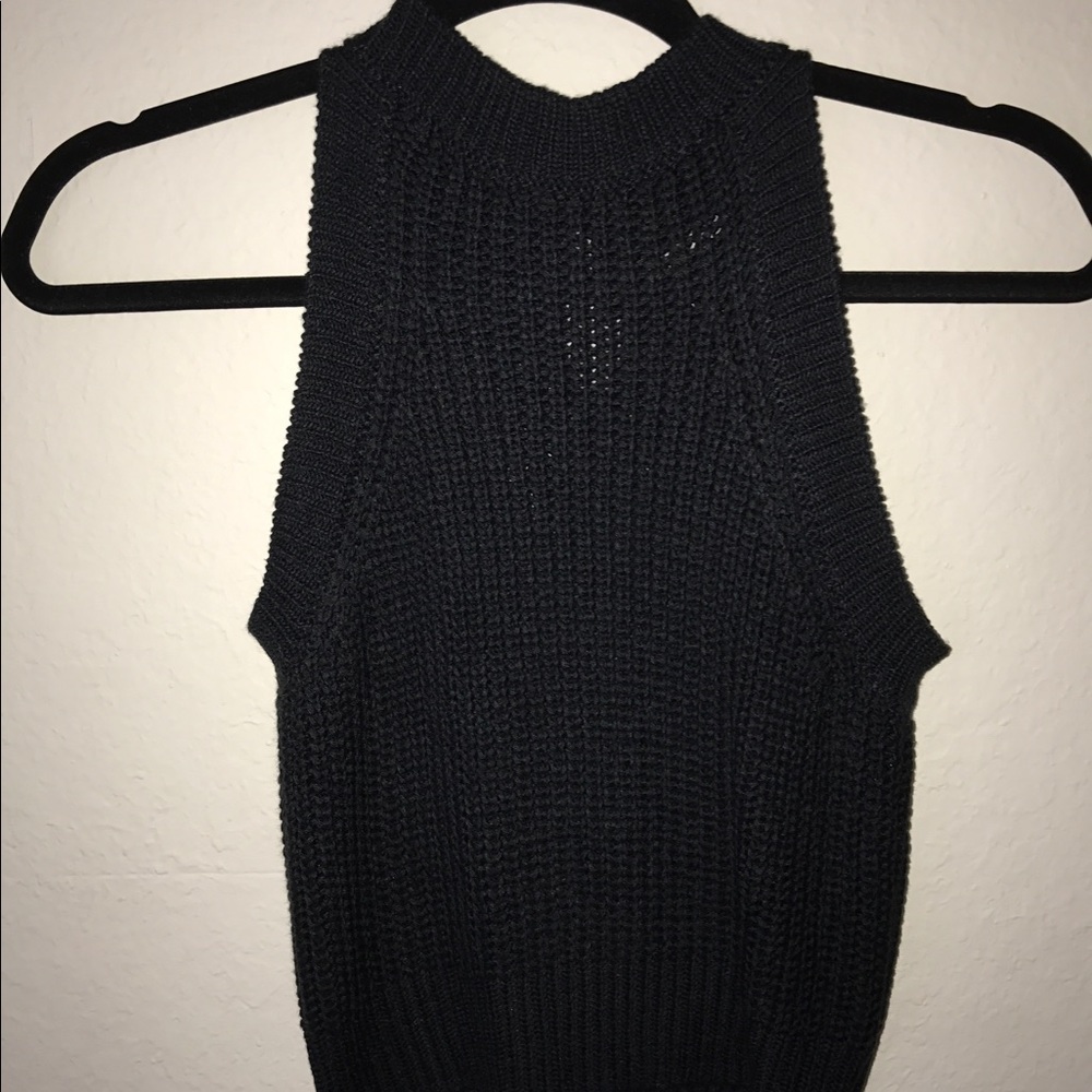 Sleeveless Crop Sweater