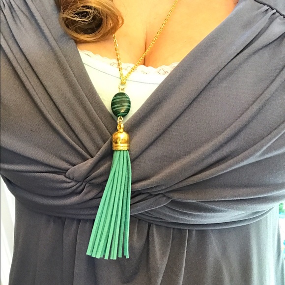 💙💎NEW Green & Gold Tassel Necklace💎💙 Boutique! - Picture 2 of 8