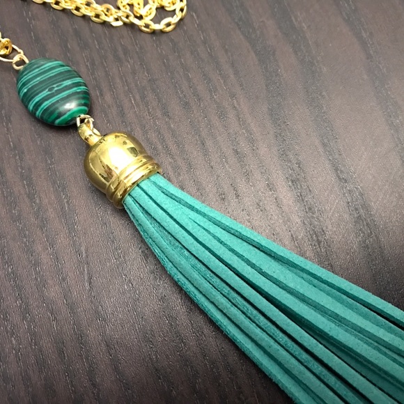 💙💎NEW Green & Gold Tassel Necklace💎💙 Boutique! - Picture 3 of 8