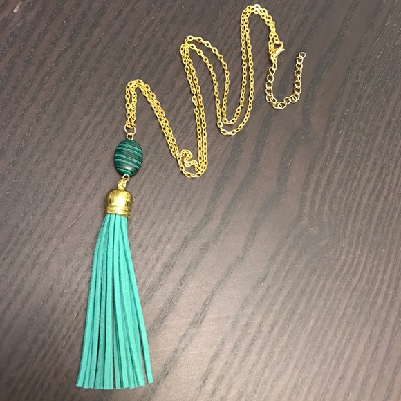 💙💎NEW Green & Gold Tassel Necklace💎💙 Boutique! - Picture 4 of 8
