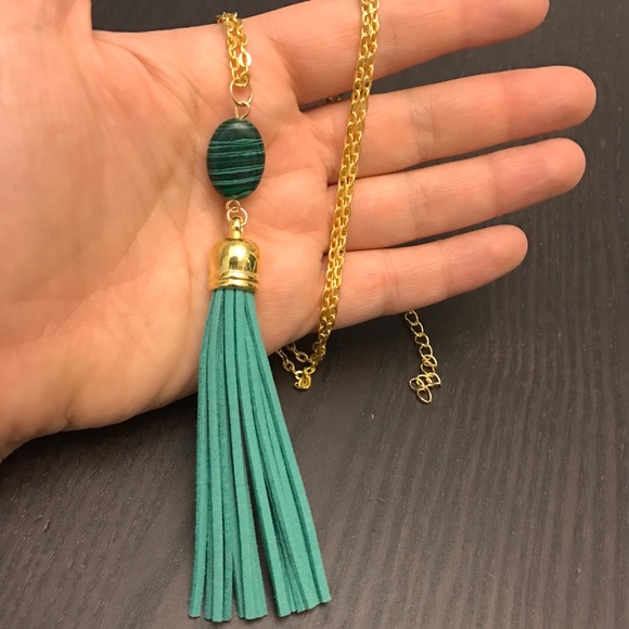 💙💎NEW Green & Gold Tassel Necklace💎💙 Boutique! - Picture 6 of 8