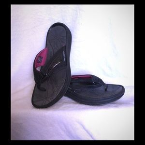 New balance sandals size 9