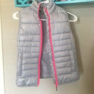 girls zip up vest//