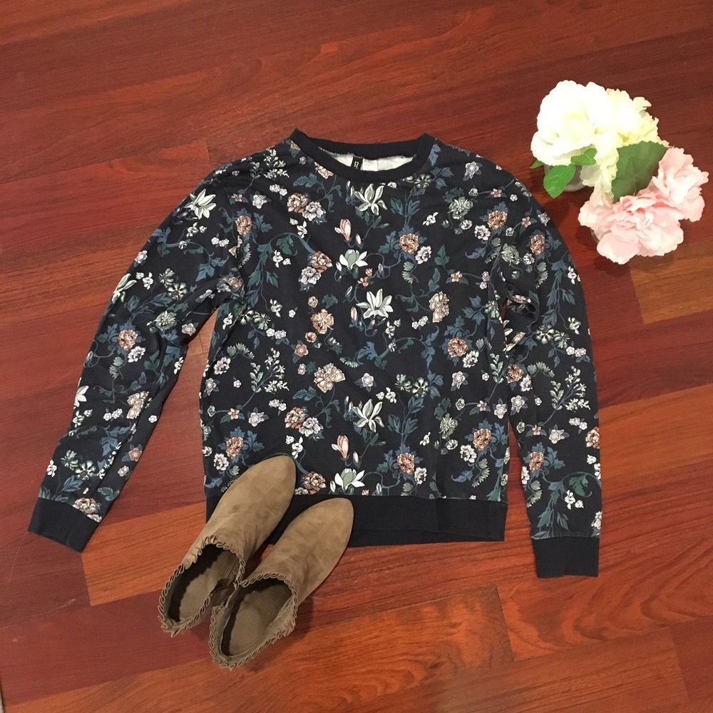 H&M Dark Blue Flower Pattern Sweatshirt size M