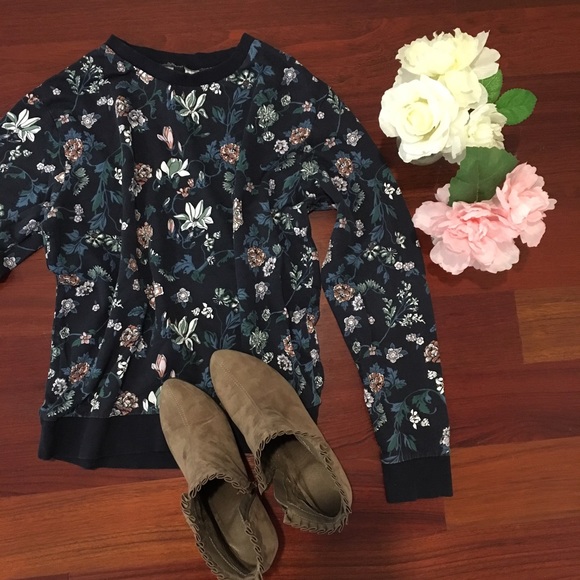 H&M Dark Blue Flower Pattern Sweatshirt size M - Picture 2 of 4