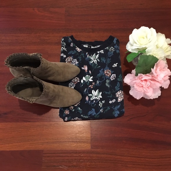 H&M Dark Blue Flower Pattern Sweatshirt size M - Picture 3 of 4