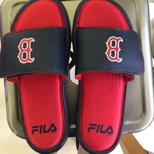 Men's size 9 Boston Red Sox Fila sport slides