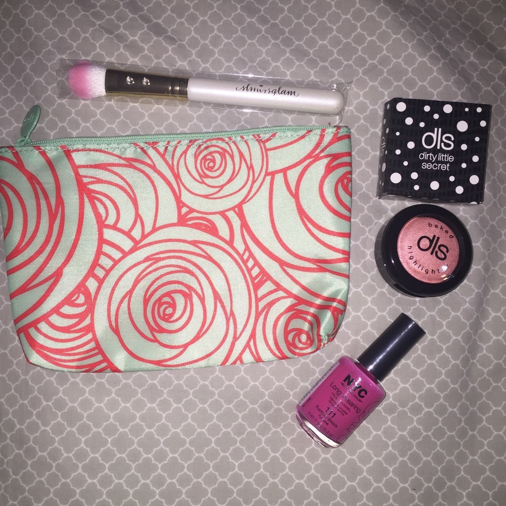 💅🏻🎁💄 - Picture 2 of 4