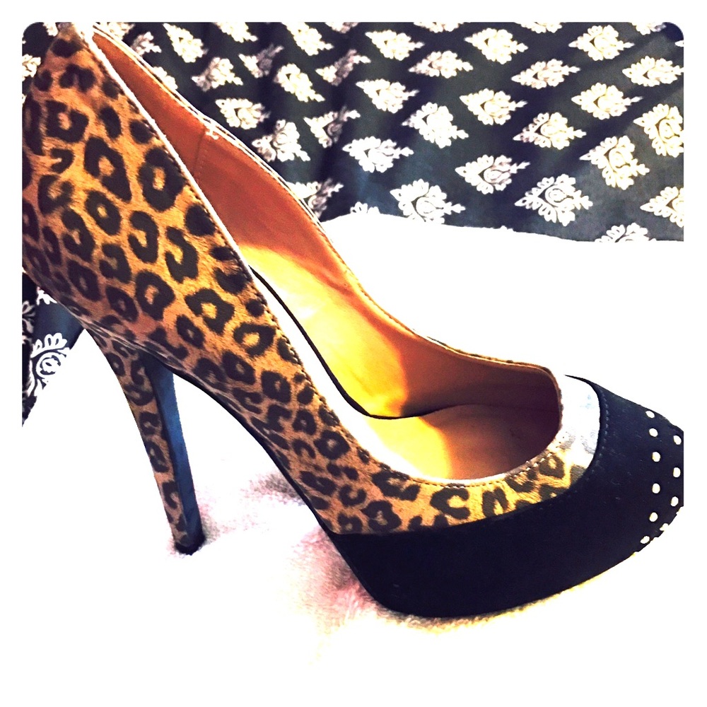 Leopard print heels 👠