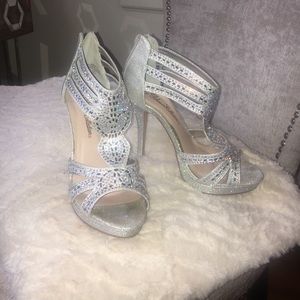 Size 7 De Blossom Collection Heels