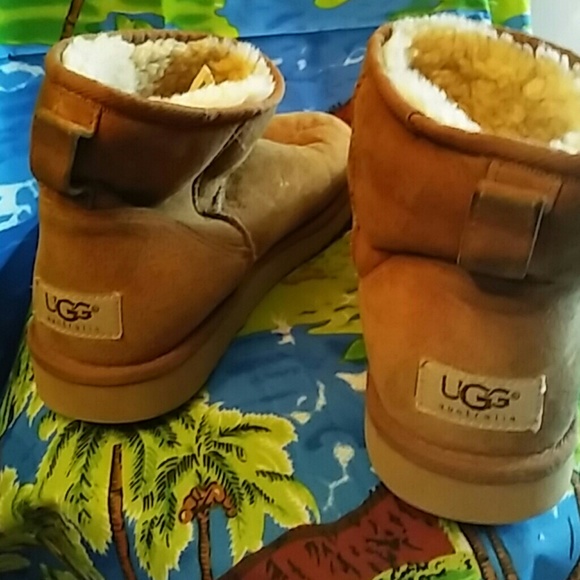 Short Ugg Boots - Picture 4 of 6