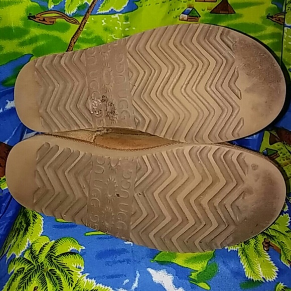 Short Ugg Boots - Picture 5 of 6