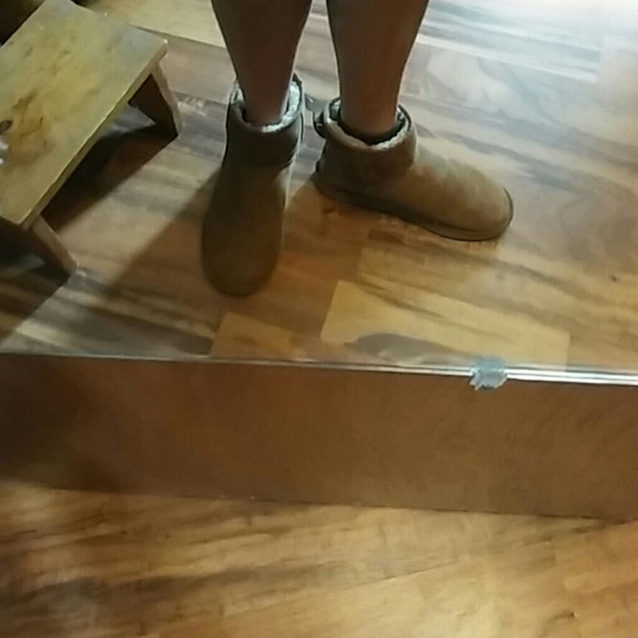 Short Ugg Boots - Picture 6 of 6