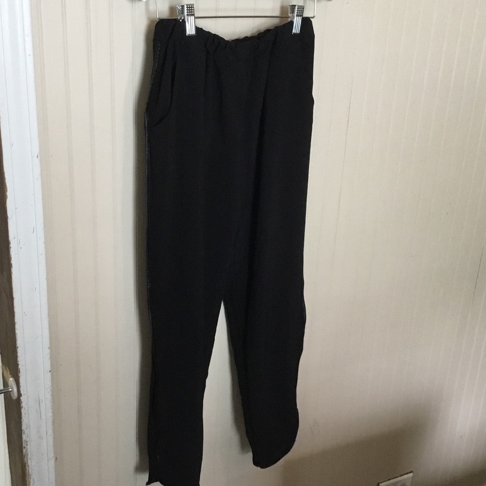 Dressy jogger with leather details