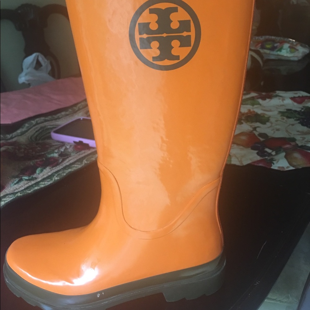 Raining boots 100% tory bursh used two time
