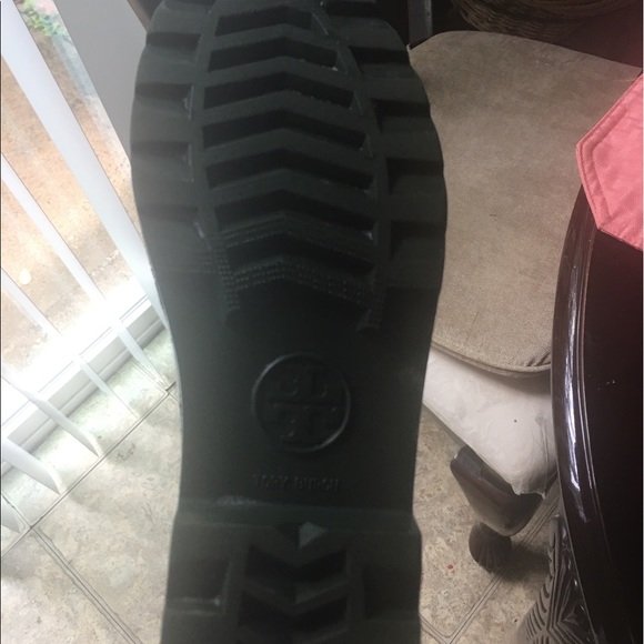 Raining boots 100% tory bursh used two time - Picture 2 of 3