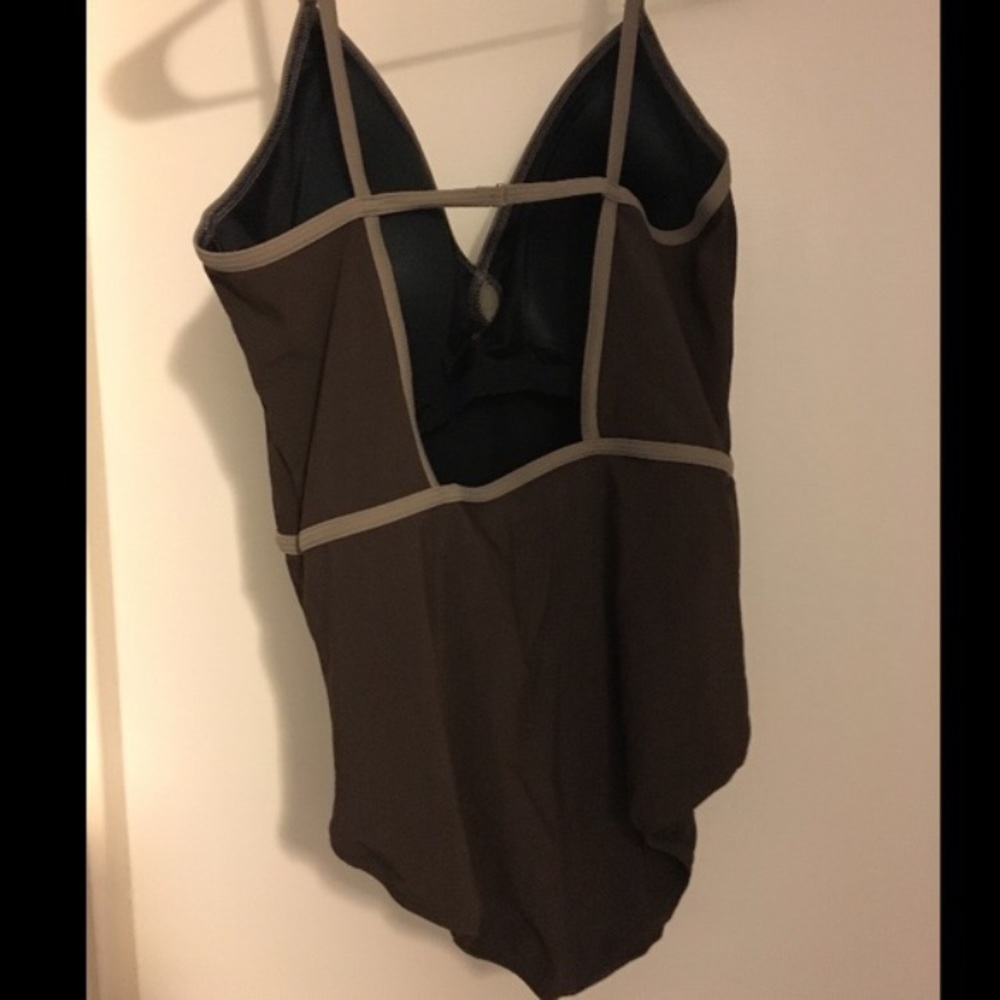 Lands End One Piece Bathing Suit! - Picture 2 of 4