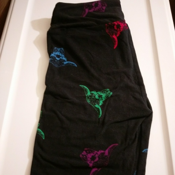 ***SOLD***BNWT BLACK OS LEGGINGS W/ BULL SKULLS!! - Picture 1 of 3