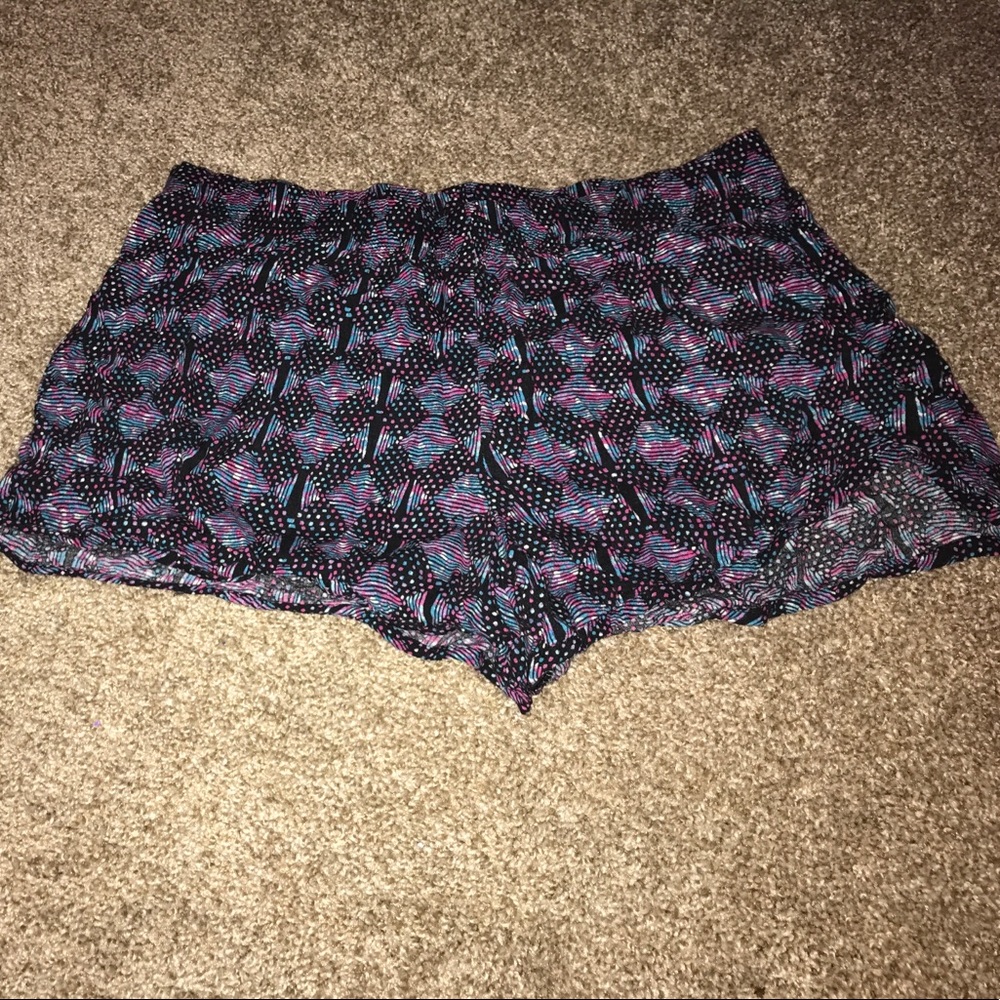 Decree Shorts. Size L