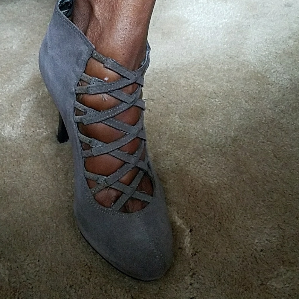 Heels - Picture 3 of 4