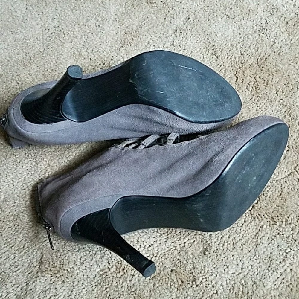 Heels - Picture 4 of 4