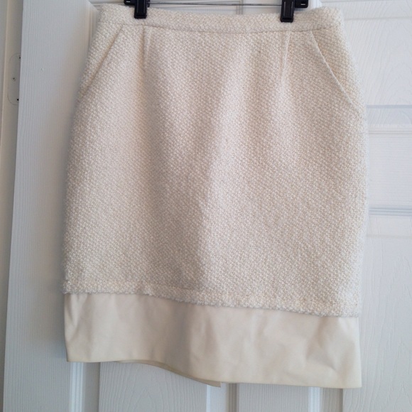 BCBGMaxAzria Dresses & Skirts - 😍😍😍BCBG MAXAZRIA BOUCLE SKIRT😍