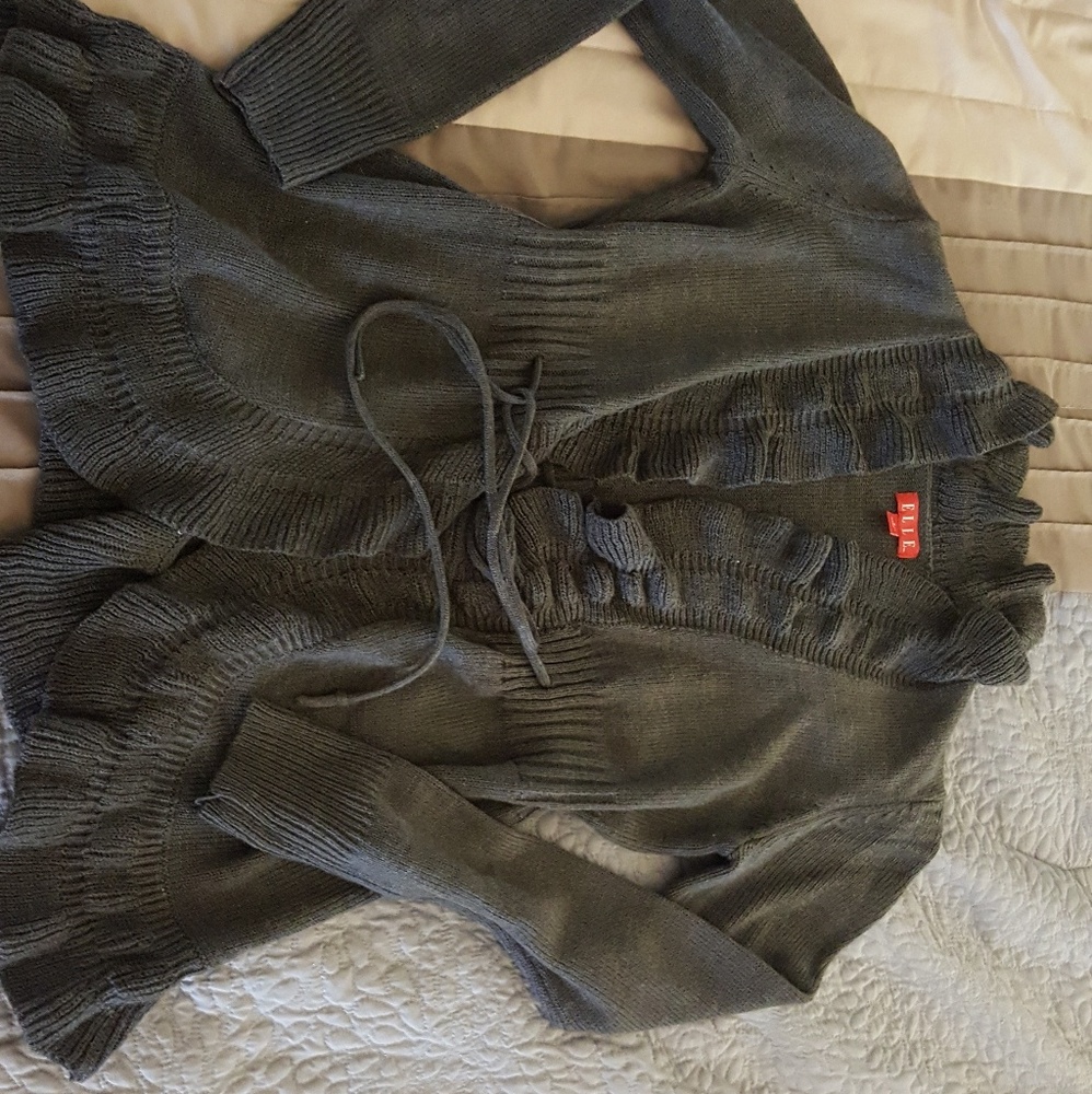 Grey ruffled sweater with waist drawstring
