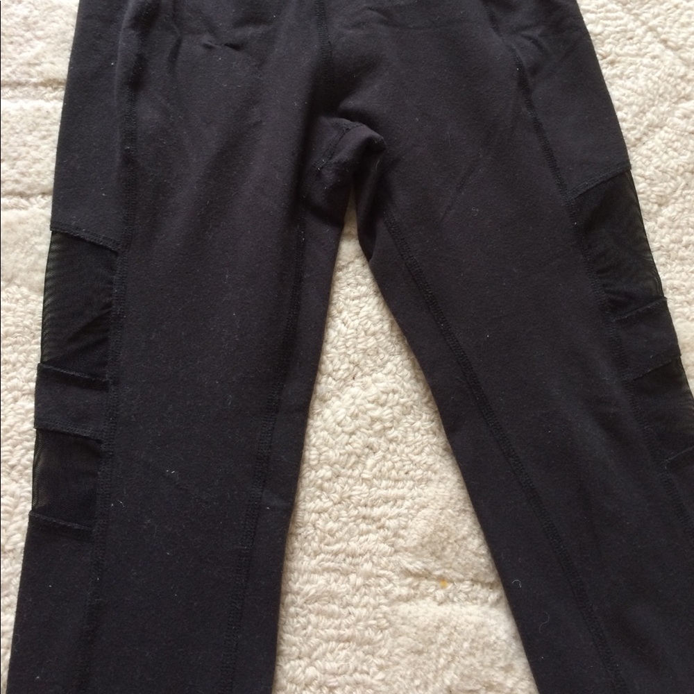 Beyond yoga black leggings with mesh cutout