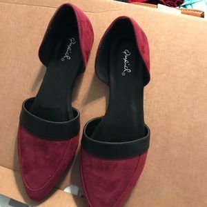 Pointed toe open side flats