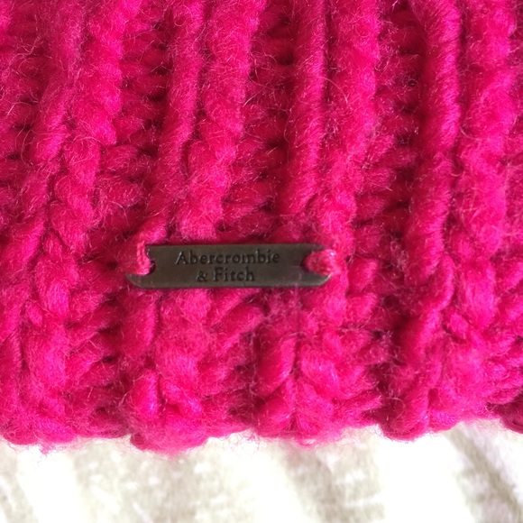 Hot Pink very soft Beanie NWOT Acrylic/Nylon - Picture 2 of 3