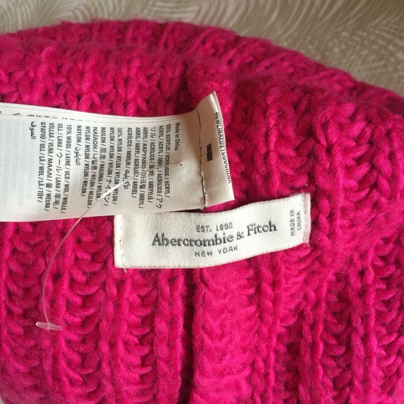 Hot Pink very soft Beanie NWOT Acrylic/Nylon - Picture 3 of 3