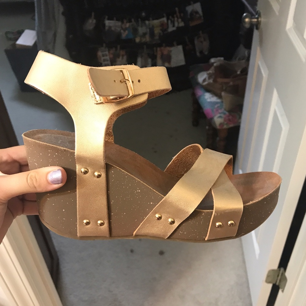 brown wedges