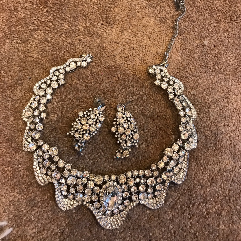 Beautiful necklace and earring set