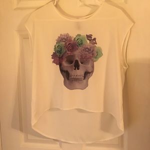 NWT white skull print shirt