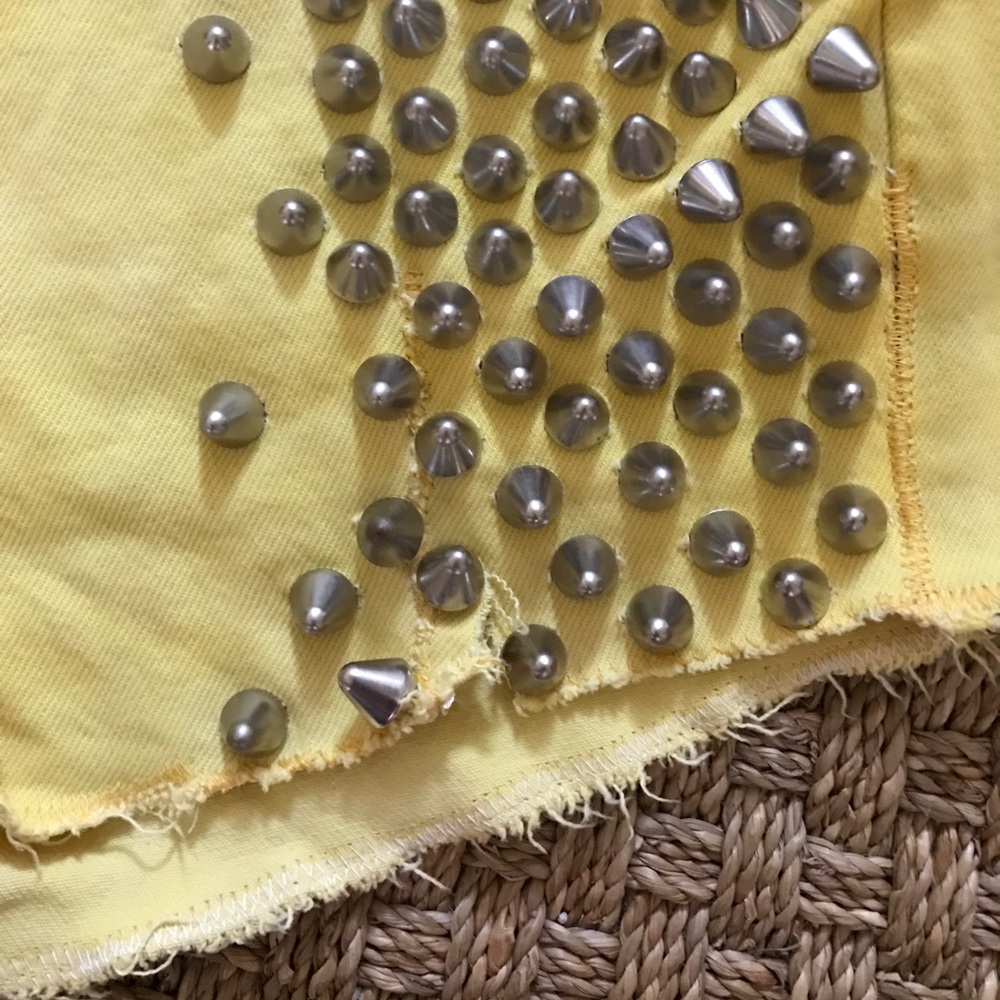 Yellow dyed and studded - Picture 2 of 5