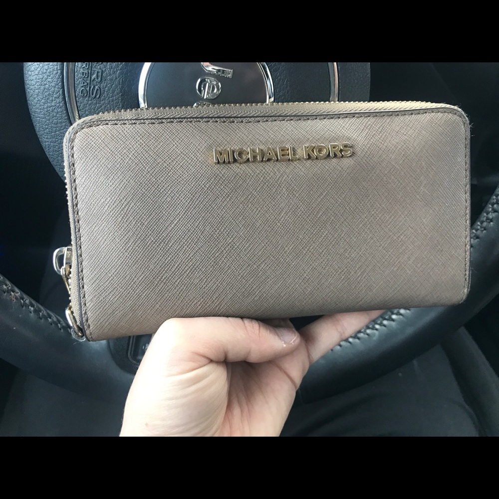 Michael kors wallet