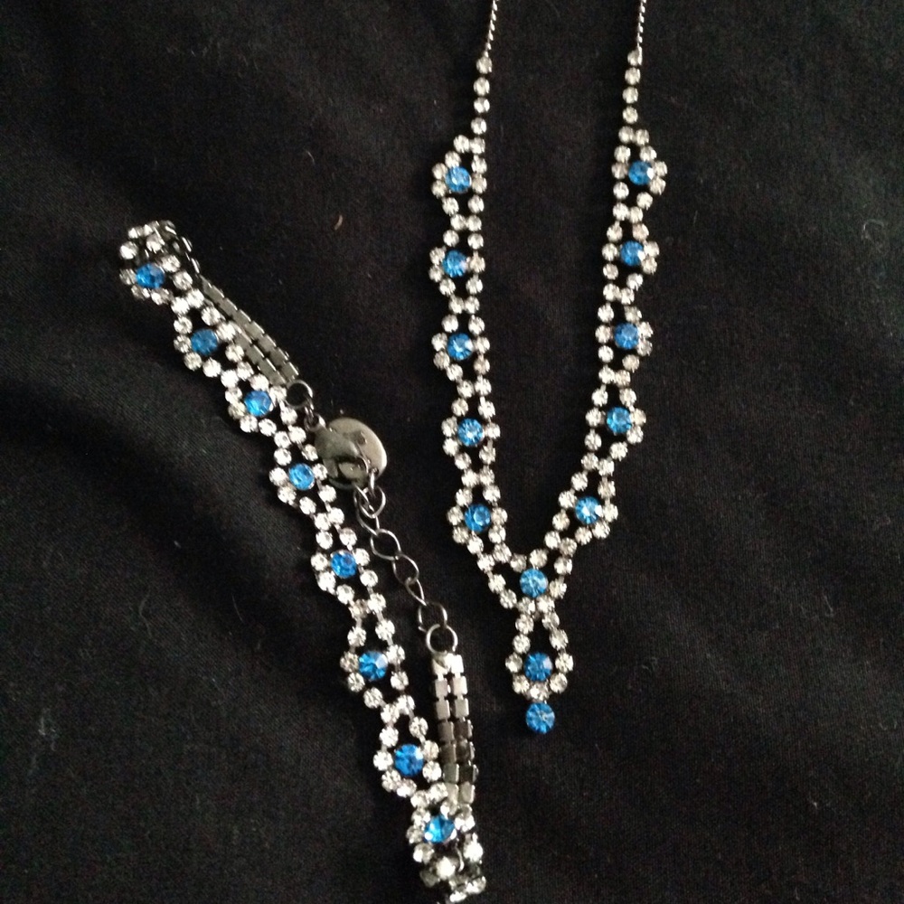 ~SOLD~ Matching necklace and bracelet set