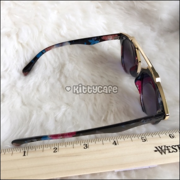 Bridgeless Sunglasses - Picture 6 of 9