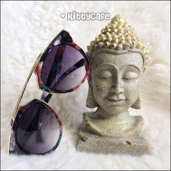 Bridgeless Sunglasses - Picture 2 of 9