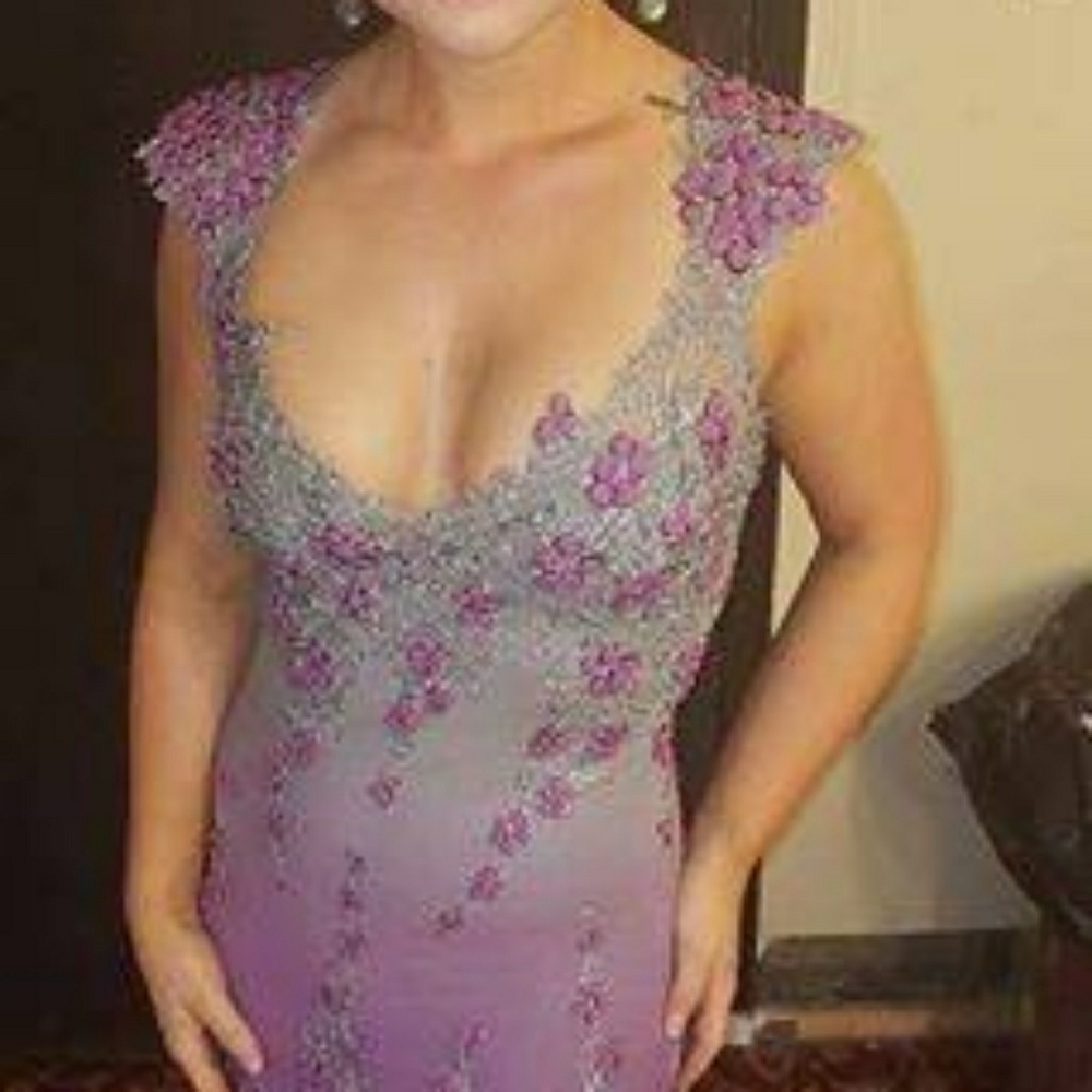 Handpainted, heat reactive Ema Savahl ombre gown - Picture 3 of 5