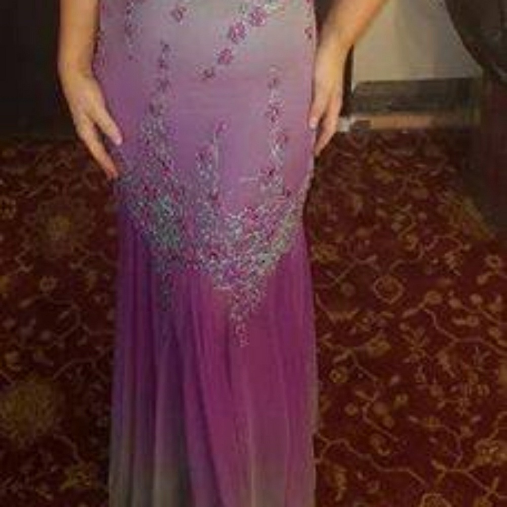 Handpainted, heat reactive Ema Savahl ombre gown - Picture 4 of 5