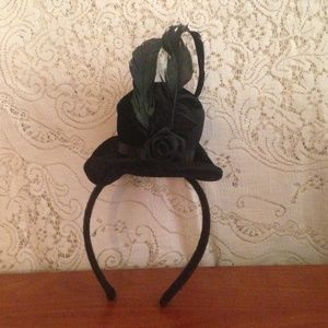 Steampunk style top hat headband with feathers