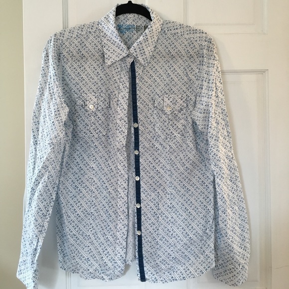 Great top, a little beachy - Picture 5 of 7