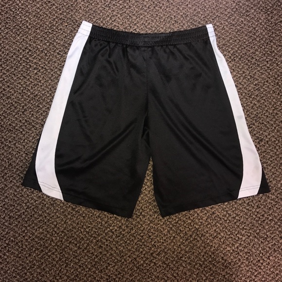Puma Gym Shorts - Picture 2 of 3