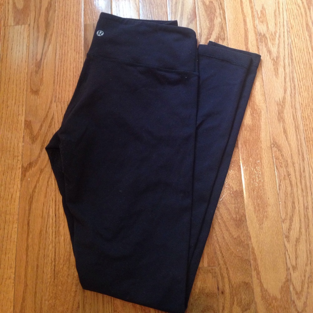 Black lululemon Wunder Under Leggings (Size 8)