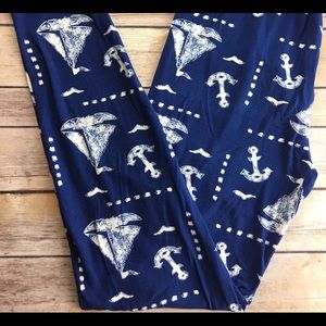 Buttery Soft Anchor/Boat Leggings!