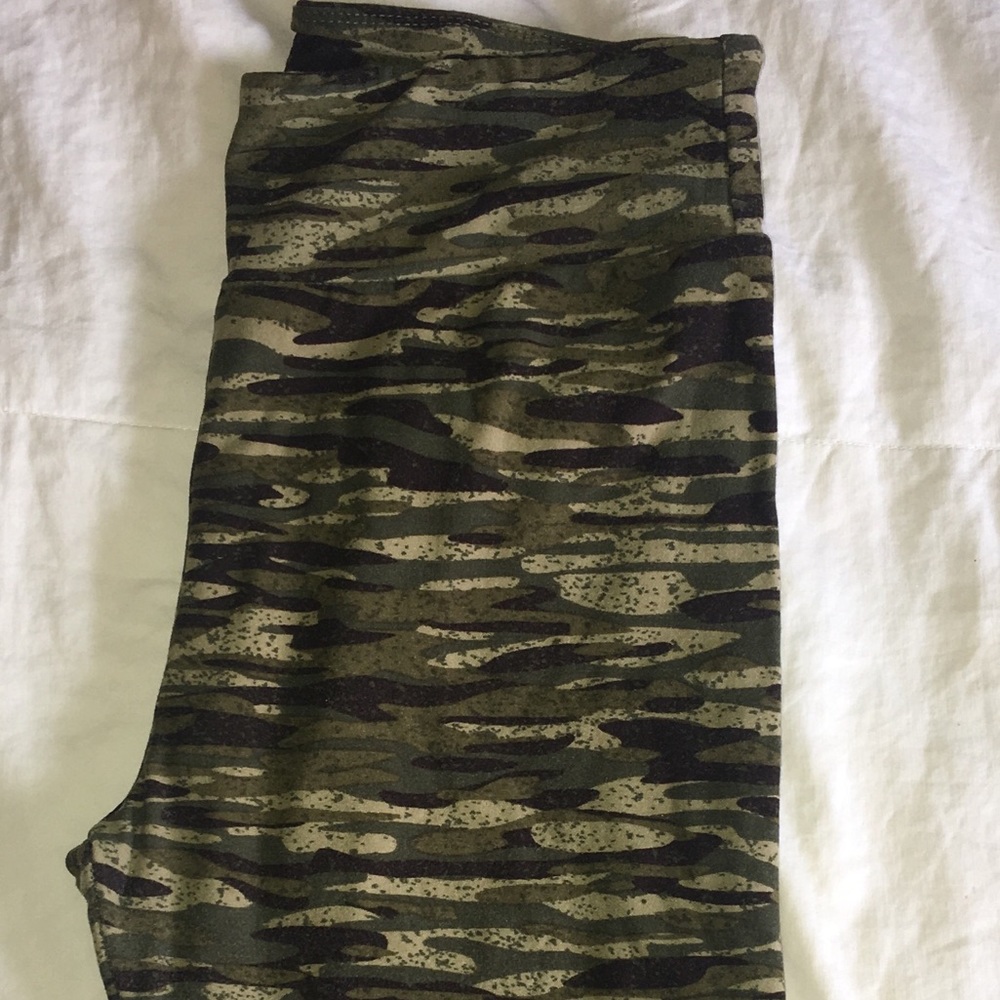 Dark Green camo LLR leggings OS