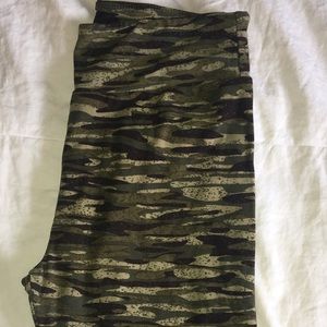 Dark Green camo LLR leggings OS