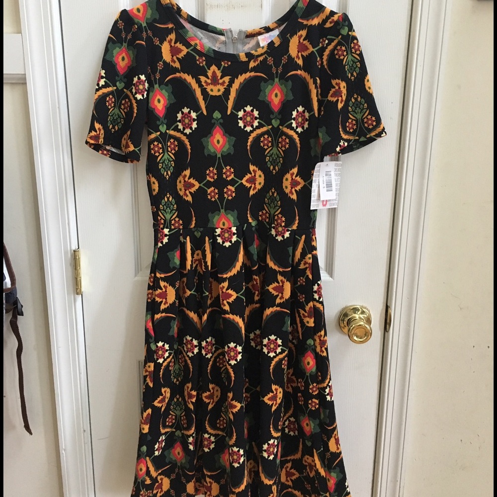 Lularoe Size S Amelia Floral Dress NWT