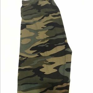 OS or PS** Buttery Soft Camo Leggings!